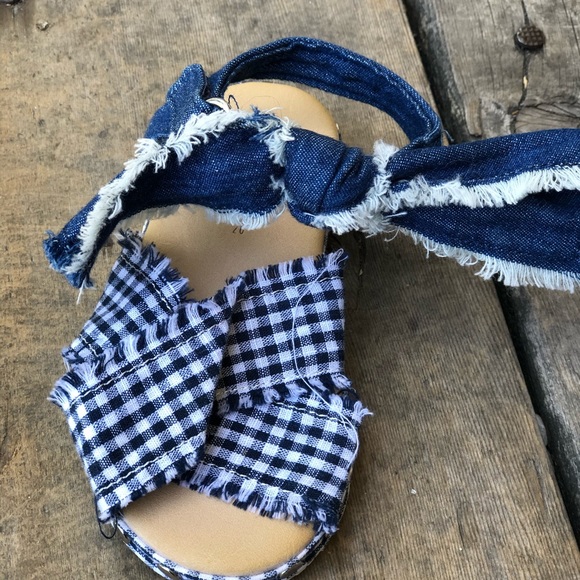 Zara toddlers girls blue denim gingham sandals - Picture 4 of 8
